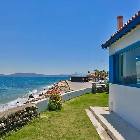 The Holiday House Over The Sea 度假居